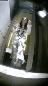 美女如云KTV女厕真实连续偷拍超多靓丽小姐姐方便，赏脸赏逼，各种蜜桃大白屁股