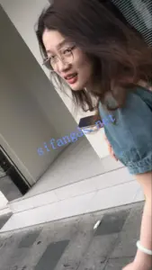 【TKCD】186.开闪抄底肉丝牛仔裙眼镜妹子