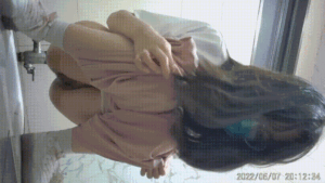 厕拍大神潜入高校女厕全景偷拍学❤️妹尿尿西裤美女性感蕾丝透明内裤高清无水印原版