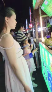 无内【XZDCS】抄底怀有身孕的骚货不穿内裤出来买吃的