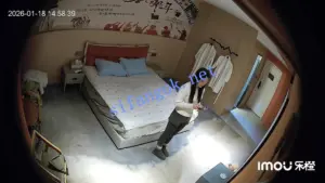 ⭐酒店偷拍:东北长相的长腿美女酒店和人打炮