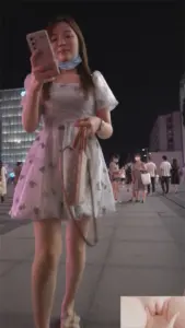 ❣️推荐❣️【商场抄底美少妇】颜值身材还行,小奶狗的最爱,玉足特写,老哥拍摄手法可以,就像当面把头伸进裙子一样1V